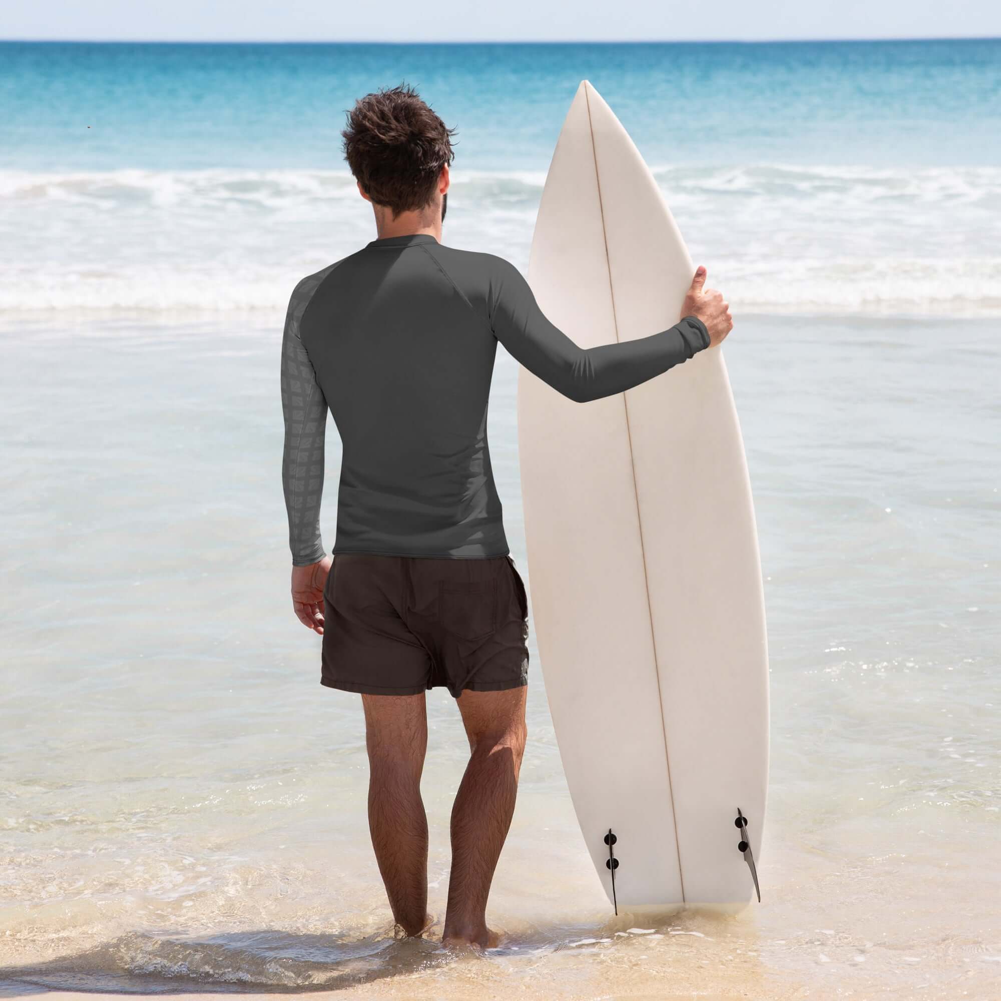 Men’s Rash Guard – Tide Force by AURUM STYLES with checkered sleeves and UPF 50+ sun protection
